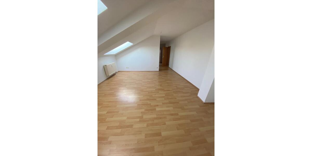 Dachgeschoßwohnung Zeitz - 2 Zimmer, 45 m&sup2;, 270&euro; | Angebot:24845115