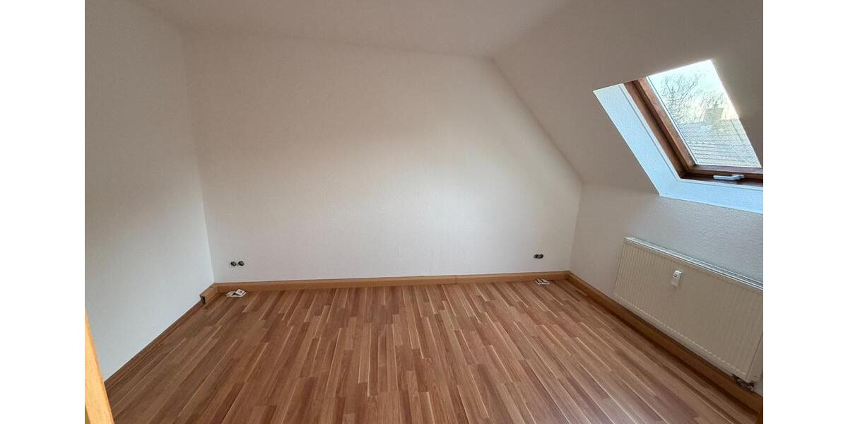 Dachgeschoßwohnung Altenburg - 2 Zimmer, 42 m&sup2;, 300&euro; | Angebot:24651533