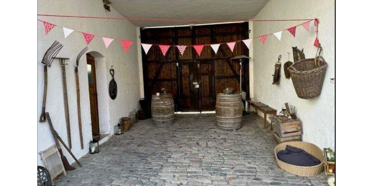 Charaktervoller Vierseithof mit Ausbaureserven, Kamine, FBH 16 zimmer