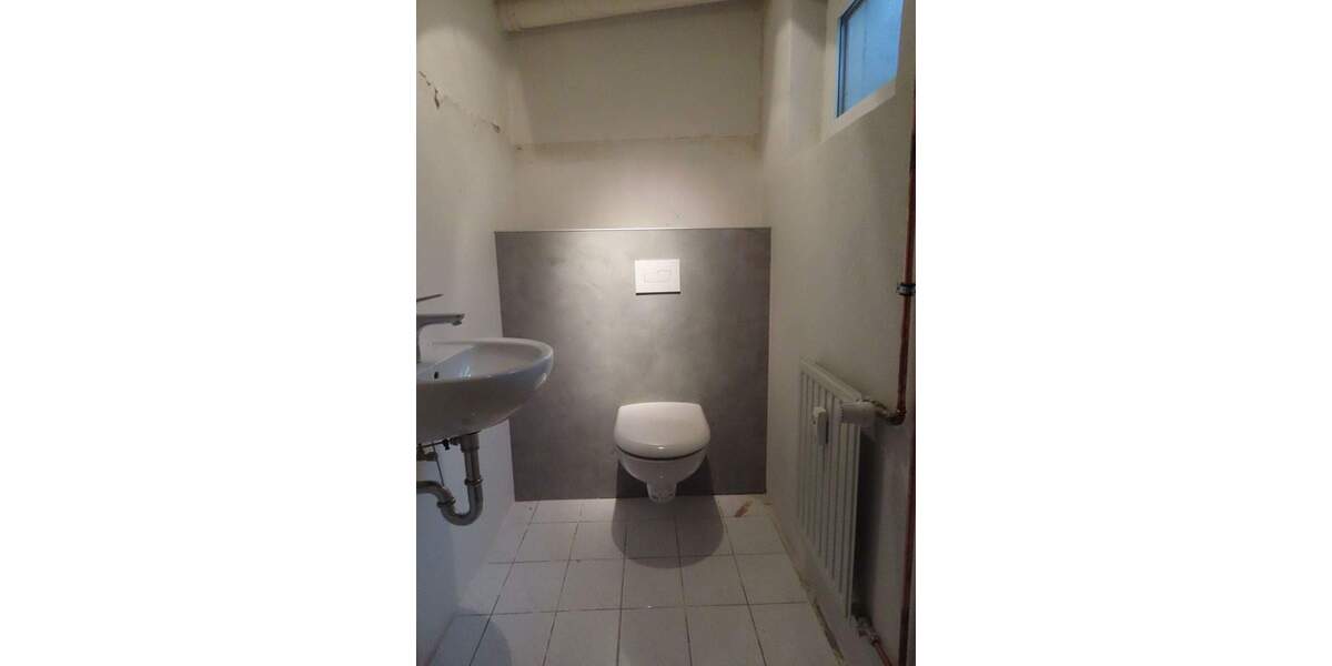 Kleine Gewerbeeinheit über 2 Etagen in Zeulenroda nach umfangreicher Sanierung zu vermieten 3 zimmer