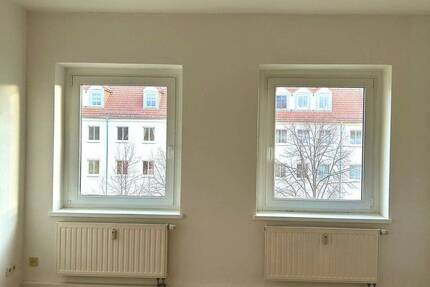 Wohnung Gera Innenstadt - 3 Zimmer, 67 m&sup2;, 375&euro; | Angebot:26902532