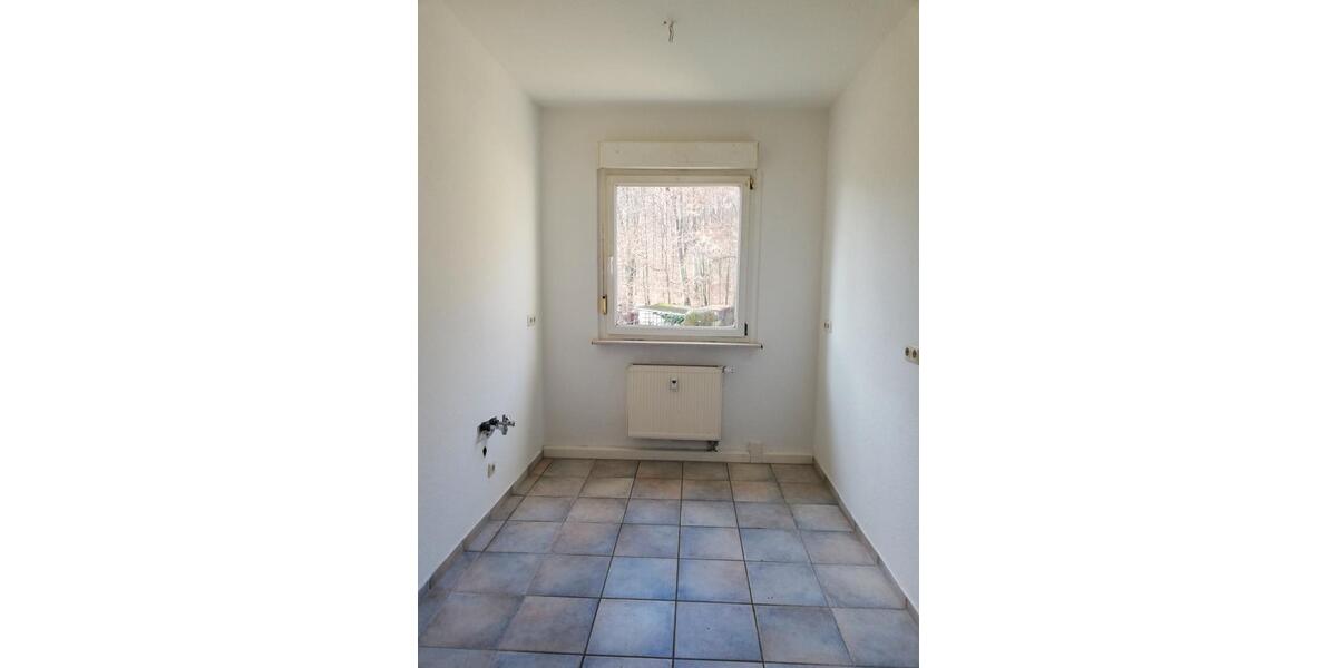 Erdgeschoßwohnung Schmölln - 4 Zimmer, 67 m&sup2;, 380&euro; | Angebot:26085941