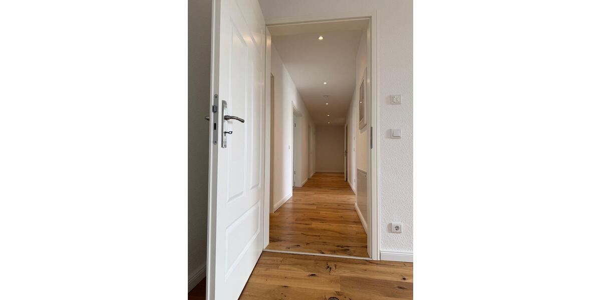 Dachgeschoßwohnung Meerane - 5 Zimmer, 117 m&sup2;, 1.300&euro; | Angebot:26325768