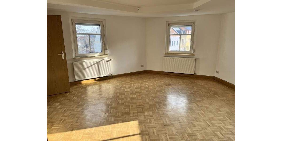 Etagenwohnung Meerane - 3 Zimmer, 87 m&sup2;, 480&euro; | Angebot:25524413