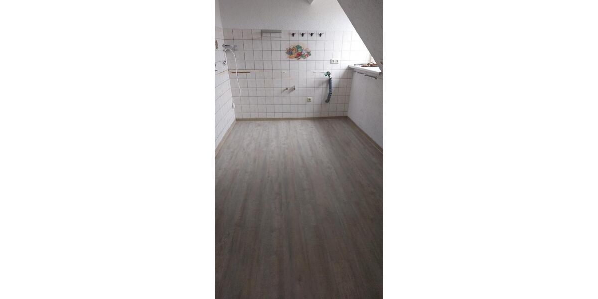 Dachgeschoßwohnung Greiz - 2.5 Zimmer, 58 m&sup2;, 270&euro; | Angebot:24717605