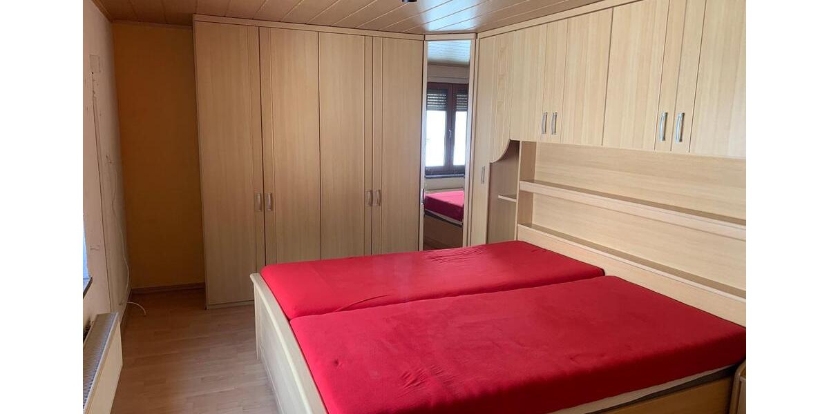 Reihenhaus Werdau - 9 Zimmer, 180 m&sup2;, 87.000&euro; | Angebot:25900449