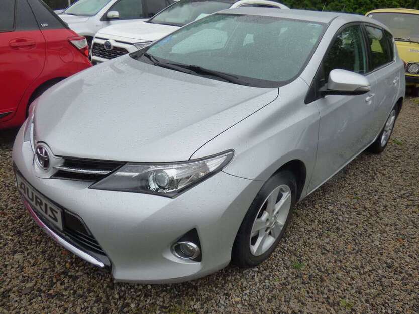 Toyota Auris 161.000 km 9.590 € Glauchau 08371