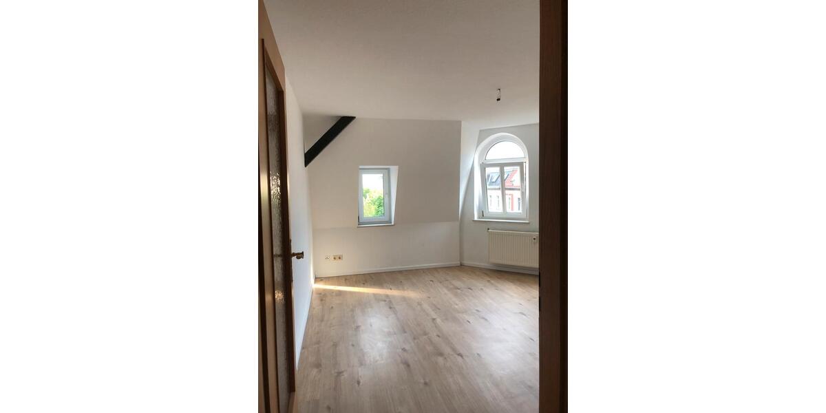 Dachgeschoßwohnung Gera - 1.5 Zimmer, 30 m&sup2;, 270&euro; | Angebot:26634660