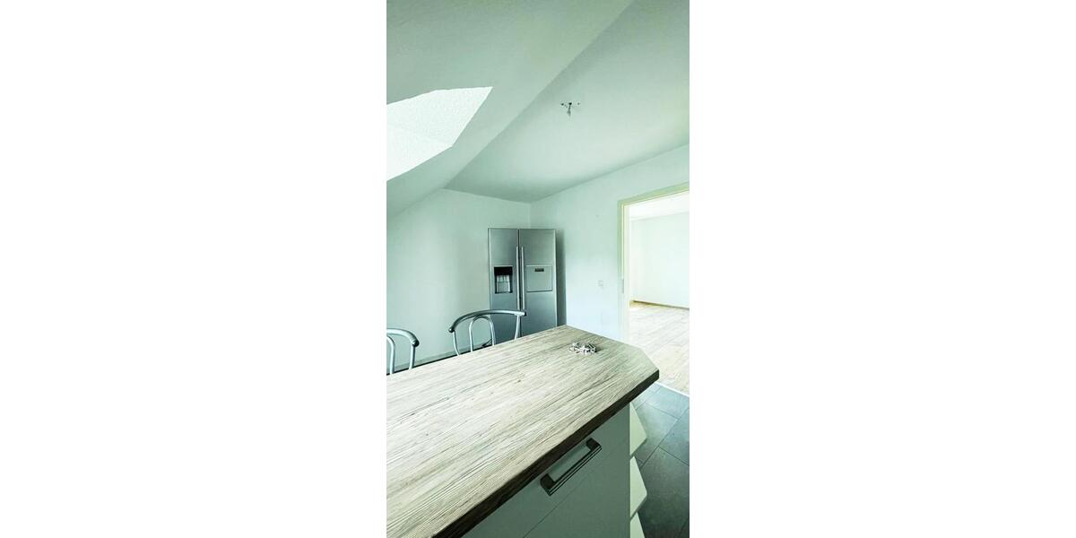 Dachgeschoßwohnung Meerane - 4 Zimmer, 127 m&sup2;, 730&euro; | Angebot:26293189