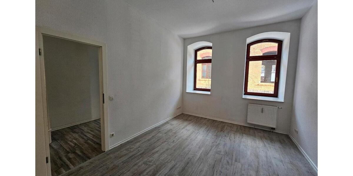 Erdgeschoßwohnung Crimmitschau - 4 Zimmer, 135 m&sup2;, 1.249&euro; | Angebot:24773905