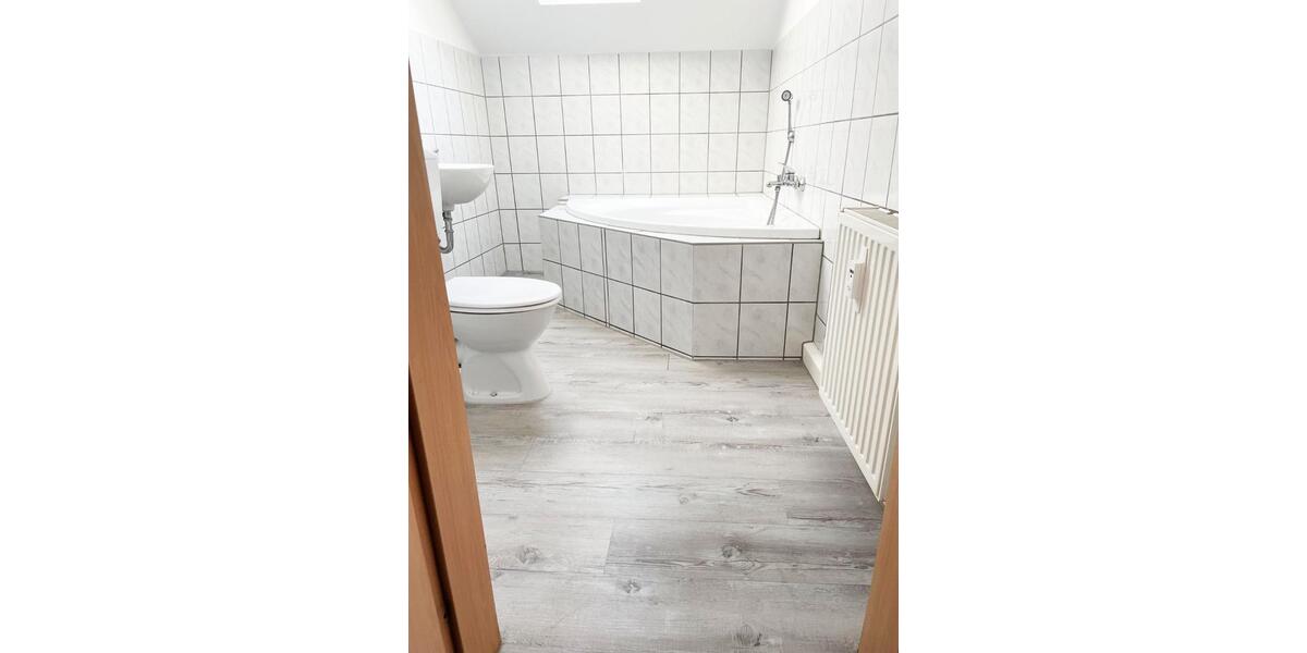 Dachgeschoßwohnung Gera Alt-Taubenpreskeln - 4 Zimmer, 80 m&sup2;, 450&euro; | Angebot:26531226