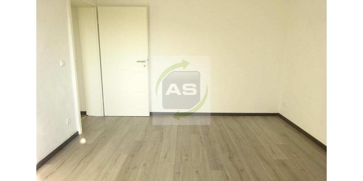 Etagenwohnung Meerane - 3 Zimmer, 82 m&sup2;, 595&euro; | Angebot:25365173