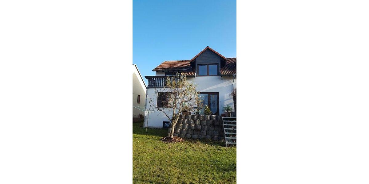 Dachgeschoßwohnung Triptis - 2 Zimmer, 65 m&sup2;, 430&euro; | Angebot:26035228