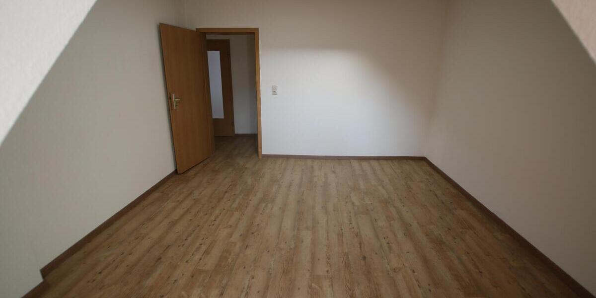 Blick über die Stadt! Gemütliche 3 Raum DG Wohnung mit großem Mietergarten. - Dachgeschoßwohnung Gera Ostviertel | Angebot:26233954