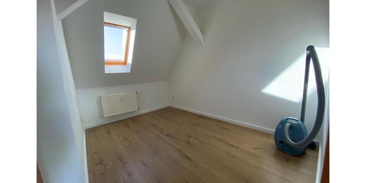 Dachgeschoßwohnung Elsteraue - 3 Zimmer, 46 m&sup2;, 330&euro; | Angebot:25538323