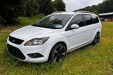 Ford Focus 215.724 km 1.720 € Mylau 08499