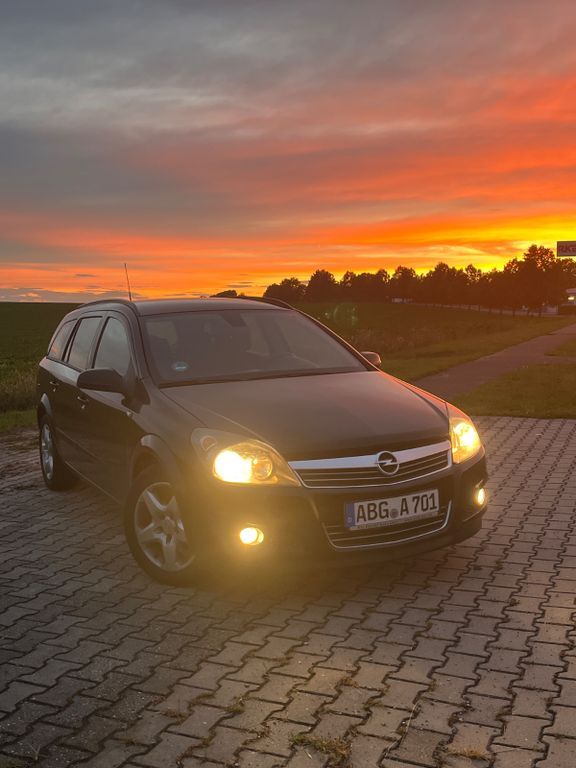 Opel Astra 211.000 km 2.700 € Altenburg 04600
