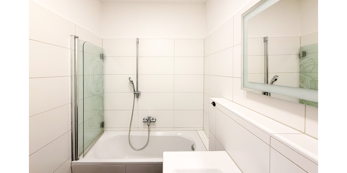 Einbauküche! Hochwertige 4 Raum-Wohnung mit modernem Bad und großem Balkon! Die Wohnung zum Wohlfühlen. - Dachgeschoßwohnung Gera Ostviertel | Angebot:26334831