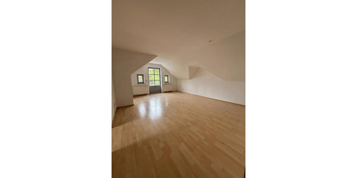 Dachgeschoßwohnung Meerane - 2 Zimmer, 50 m&sup2;, 350&euro; | Angebot:24214745