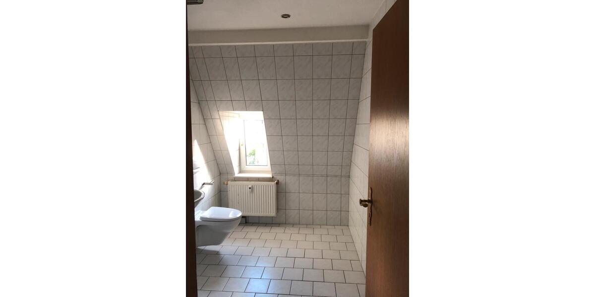 Dachgeschoßwohnung Gera - 1.5 Zimmer, 30 m&sup2;, 270&euro; | Angebot:26634660