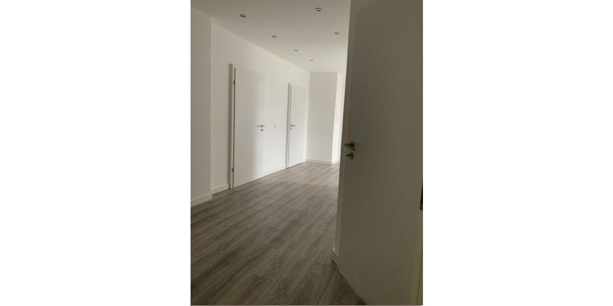 Dachgeschoßwohnung Werdau - 5 Zimmer, 145 m&sup2;, 1.200&euro; | Angebot:25965282