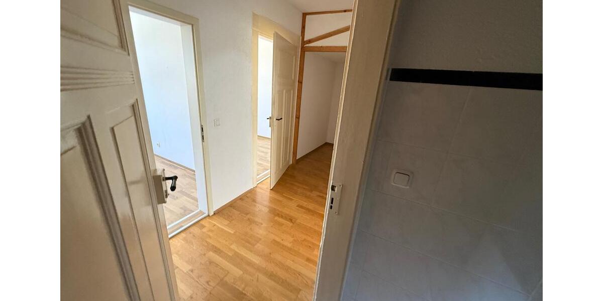 Dachgeschoßwohnung Greiz - 3 Zimmer, 65 m&sup2;, 325&euro; | Angebot:26070754