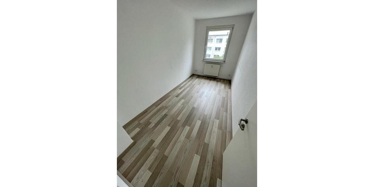 Gera-Langenberg! 4 Raum Whg. mit Balkon, Bad mit Wanne! Nähe AMAZON! - Etagenwohnung Gera Langenberg | Angebot:26882423