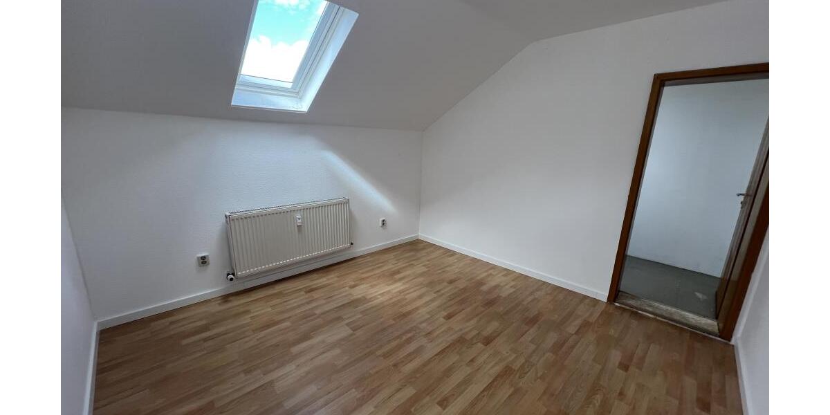 Renovierte 4 Zimmer Wohnung mit neuer Einbauküche im Herzen von Weida! - Dachgeschoßwohnung Weida Liebsdorf | Angebot:26146306