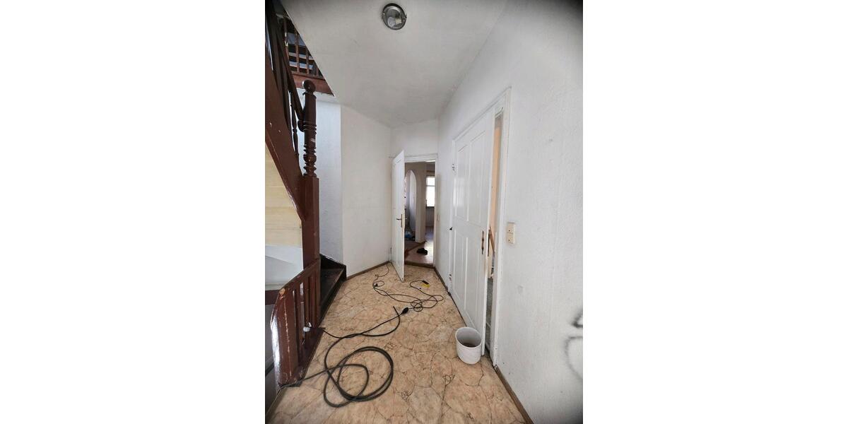 Etagenwohnung Meerane - 8 Zimmer, 180 m&sup2;, 45.000&euro; | Angebot:26757988