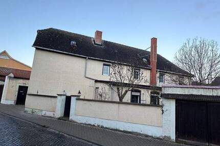 +++ Machen Sie es zu Ihrem Projekt - Großer Dreiseitenhof mit zwei Garagen & Nebengelass +++ 9 zimmer