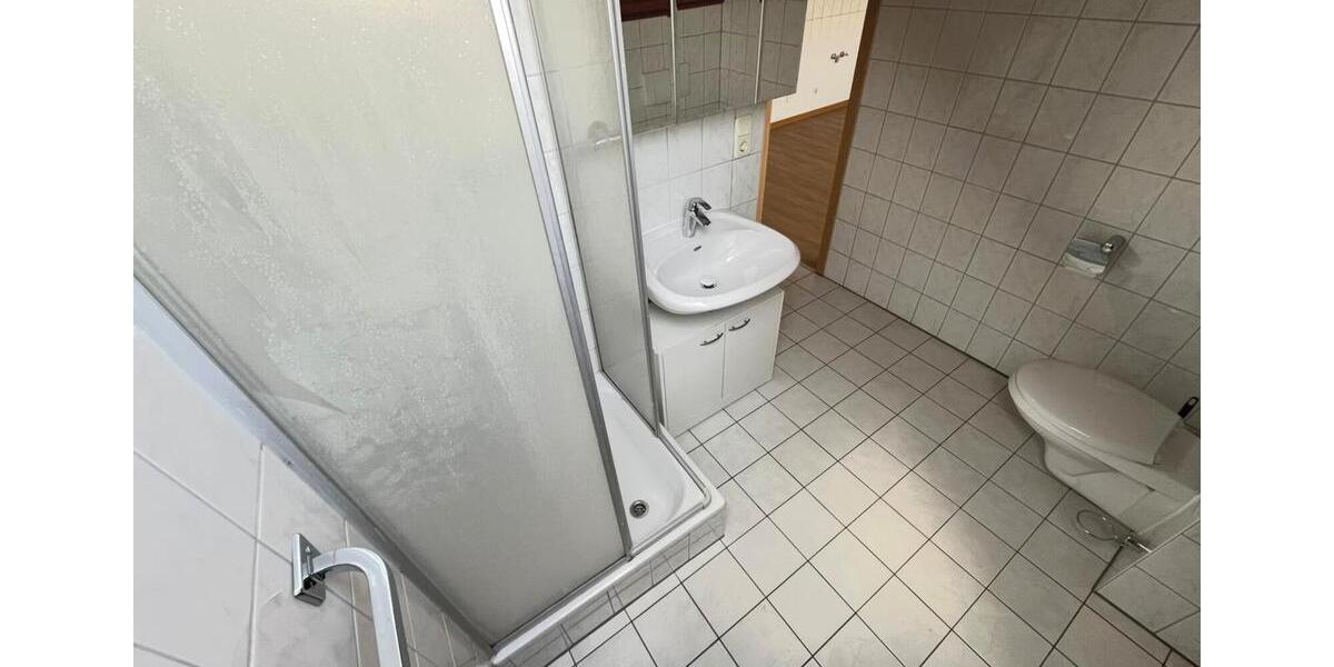 Dachgeschoßwohnung Gera Alt-Taubenpreskeln - 2 Zimmer, 38 m&sup2;, 200&euro; | Angebot:25782685