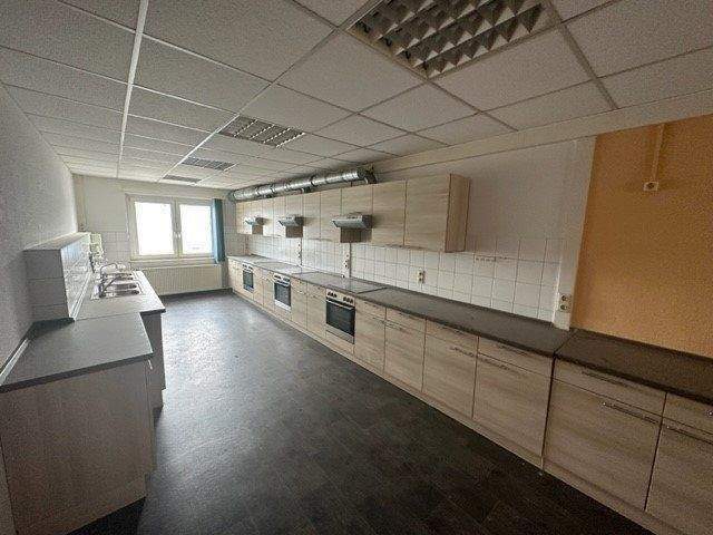 +++ Große Gewerbeimmobilie in guter Lage +++ zimmer