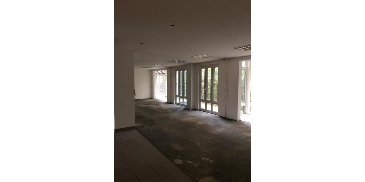 Vielseitige Gewerbefläche in zentraler Lage – Ideal für Büro, Einzelhandel oder Dienstleistungsunternehmen zimmer