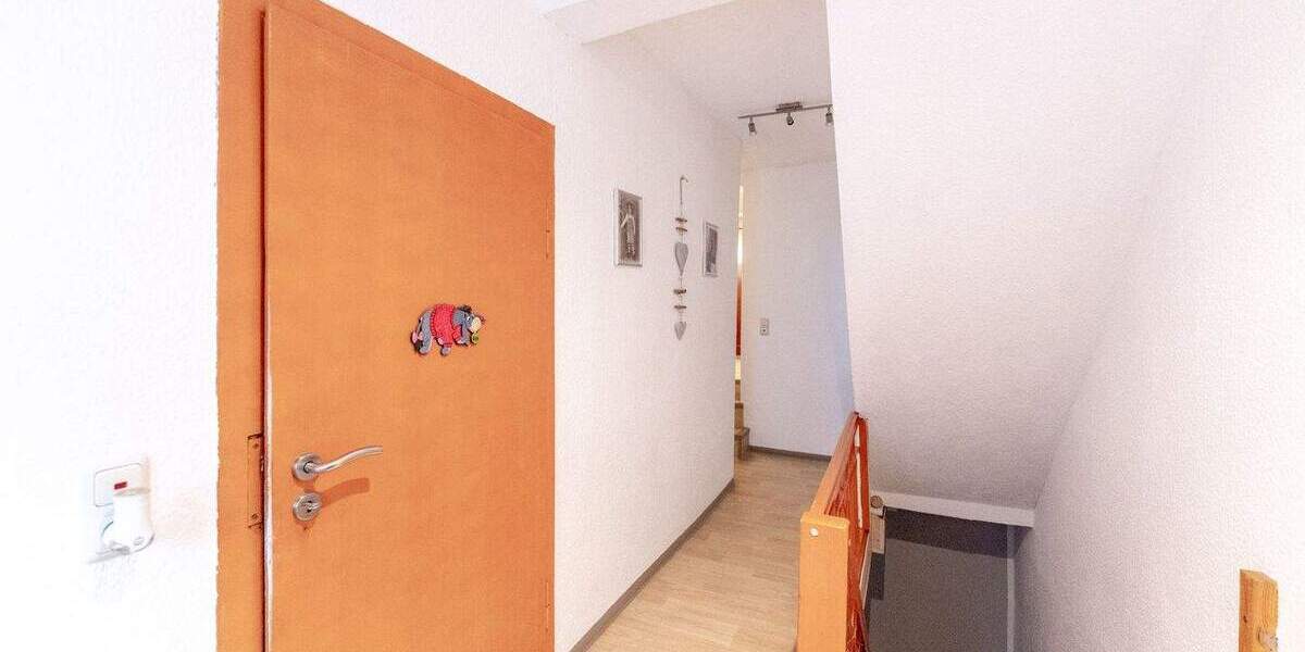 Reihenmittelhaus Stadtroda - 5 Zimmer, 115 m&sup2;, 99.000&euro; | Angebot:25851381