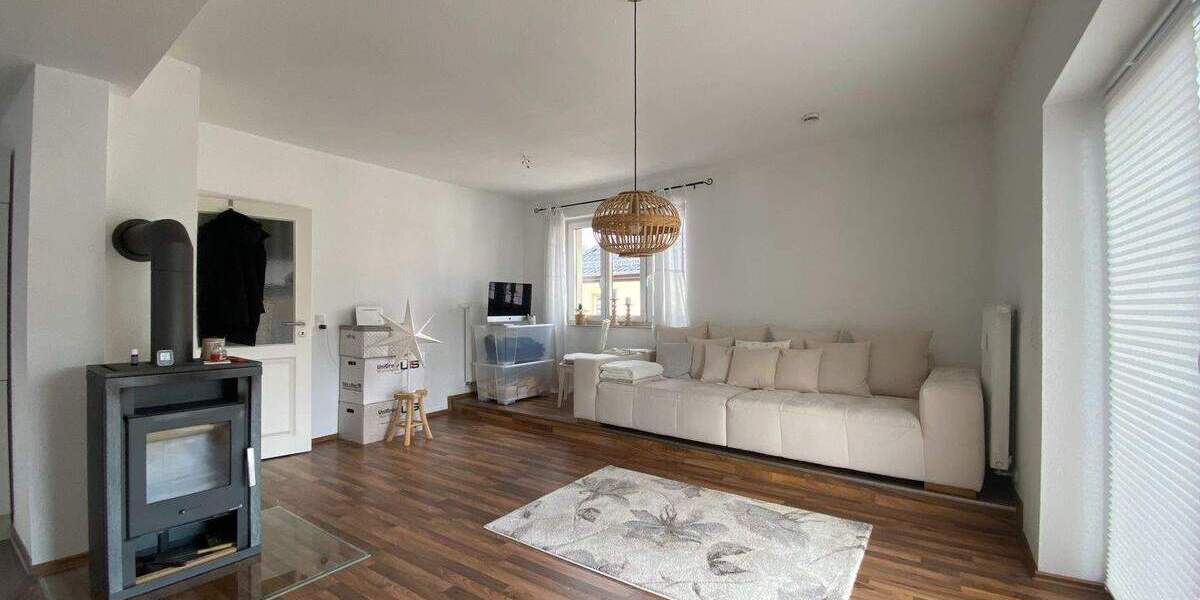 *** Schicke Stadtwohnung DG | Balkon | Kamin | Stellplatz | Einbauküche *** 2 zimmer