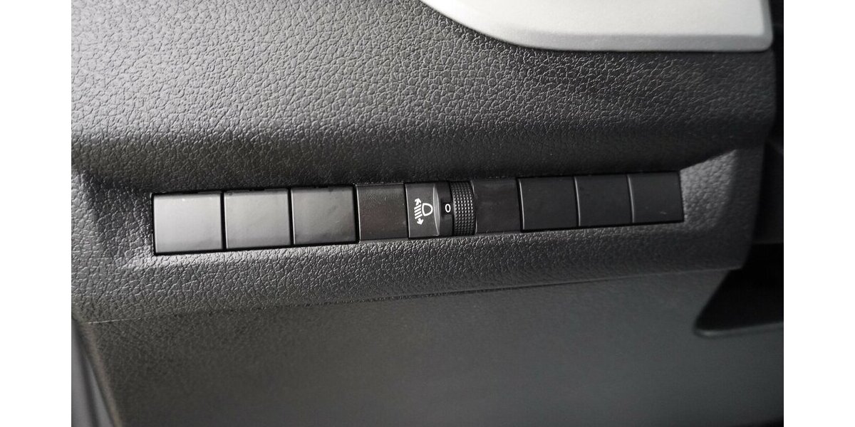 Fiat Scudo MultiCab L2 145 / Sitzheizung + Navi 48.952 km 26.775 &euro; Münchenbernsdorf 07589