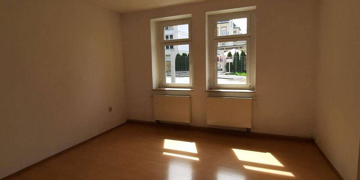 Etagenwohnung Gera Innenstadt - 2 Zimmer, 56 m&sup2;, 330&euro; | Angebot:26557977