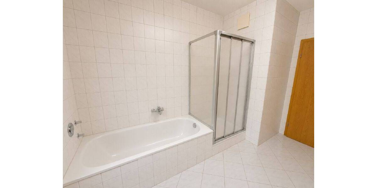 Etagenwohnung Triptis - 2 Zimmer, 75 m&sup2;, 490&euro; | Angebot:26859156