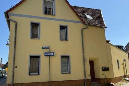 Charmantes Zweifamilienhaus mit Dachterrasse und vermieteter Einliegerwohnung in Gößnitz 7 zimmer