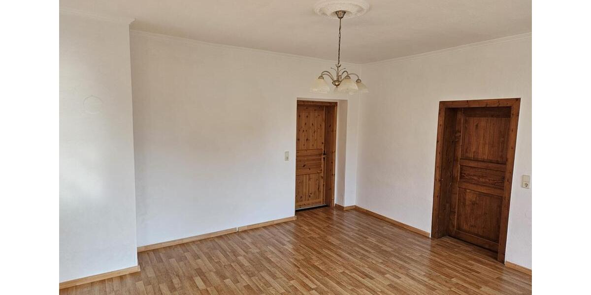 Erdgeschoßwohnung Schkölen - 4 Zimmer, 105 m&sup2;, 578&euro; | Angebot:26644777