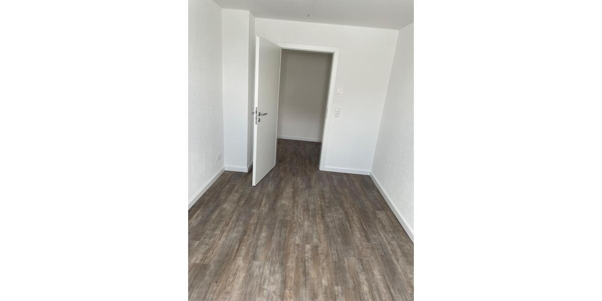 Etagenwohnung Meerane - 4 Zimmer, 127 m&sup2;, 998&euro; | Angebot:26165287