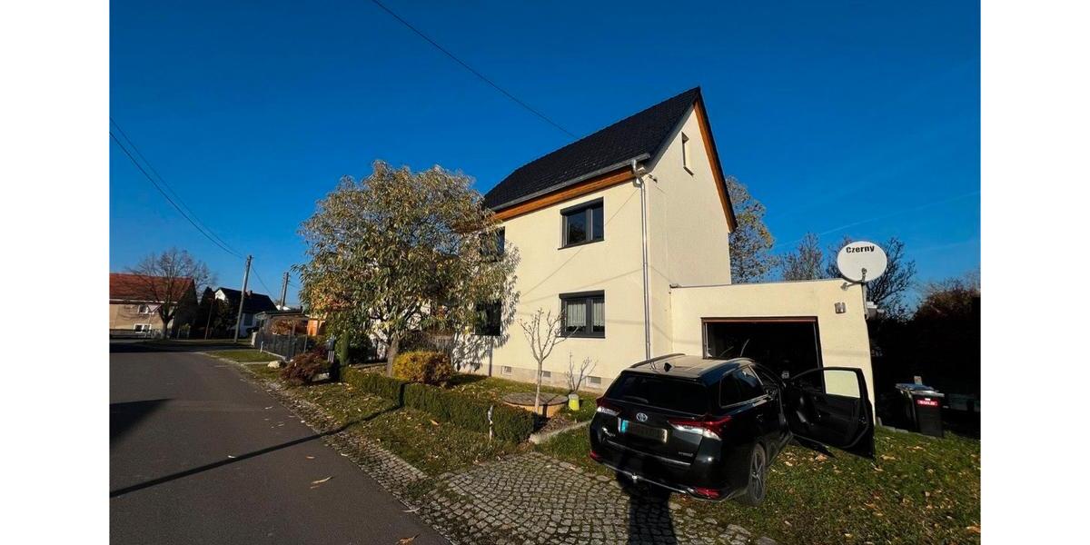 Einfamilienhaus mit großem Garten, saniert, sofort bezugsfertig 5 zimmer