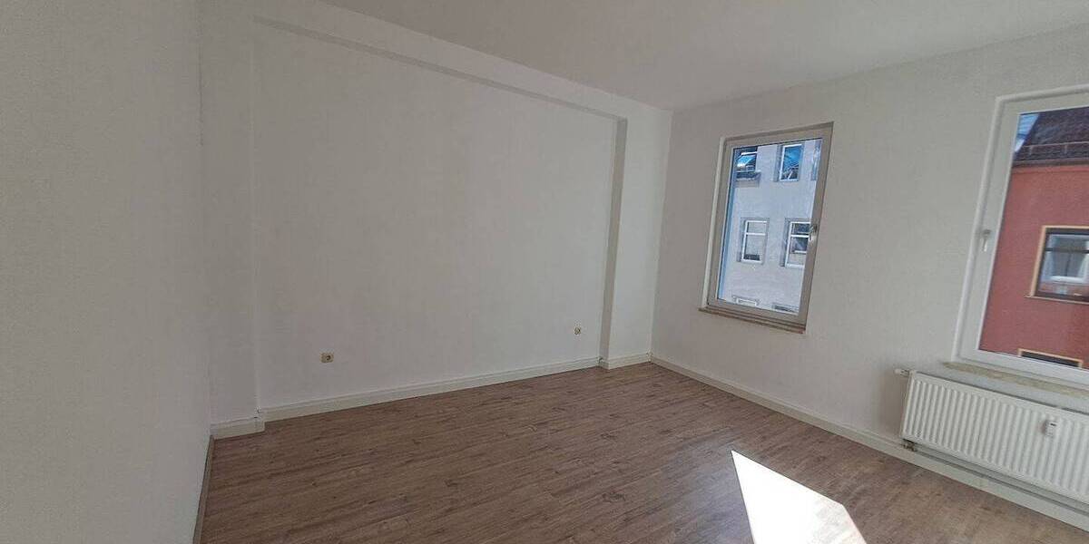 Etagenwohnung Crimmitschau - 3 Zimmer, 76 m&sup2;, 450&euro; | Angebot:26807688