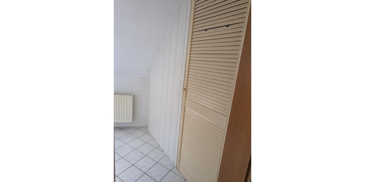 Dachgeschoßwohnung Rositz - 2 Zimmer, 62 m&sup2;, 300&euro; | Angebot:26634620