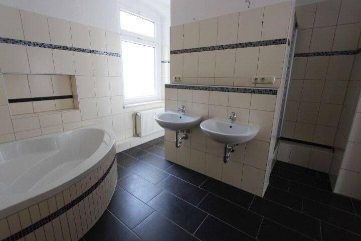 Etagenwohnung Gera Innenstadt - 4 Zimmer, 152 m&sup2;, 890&euro; | Angebot:26824943