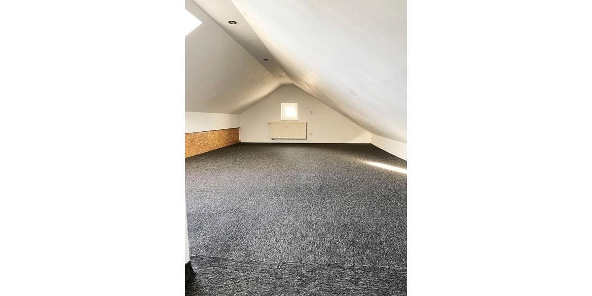 Dachgeschoßwohnung Gera Alt-Taubenpreskeln - 4 Zimmer, 80 m&sup2;, 450&euro; | Angebot:26531226