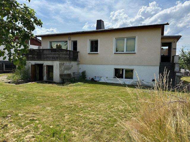 Wohnen auf einer Ebene - Großer sanierungbedürftiger Bungalow mit viel Potenzial - Einfamilienhaus Triptis | Angebot:24542218