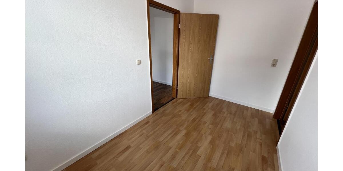 Renovierte 4 Zimmer Wohnung mit neuer Einbauküche im Herzen von Weida! - Dachgeschoßwohnung Weida Liebsdorf | Angebot:26146306