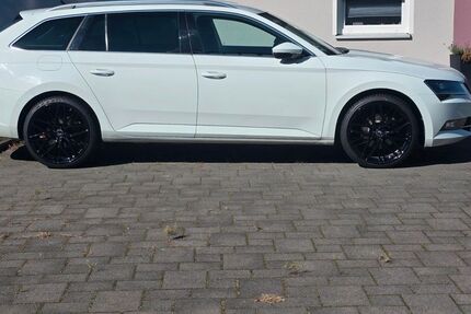 Skoda Superb 132.000 km 14.290 &euro; Gera 07548