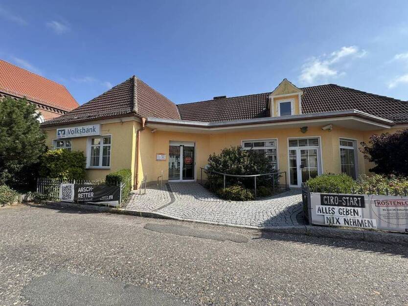Ebenerdige Gewerbefläche in Schkölen - Für Imbiss, Büro, etc. in top Lage